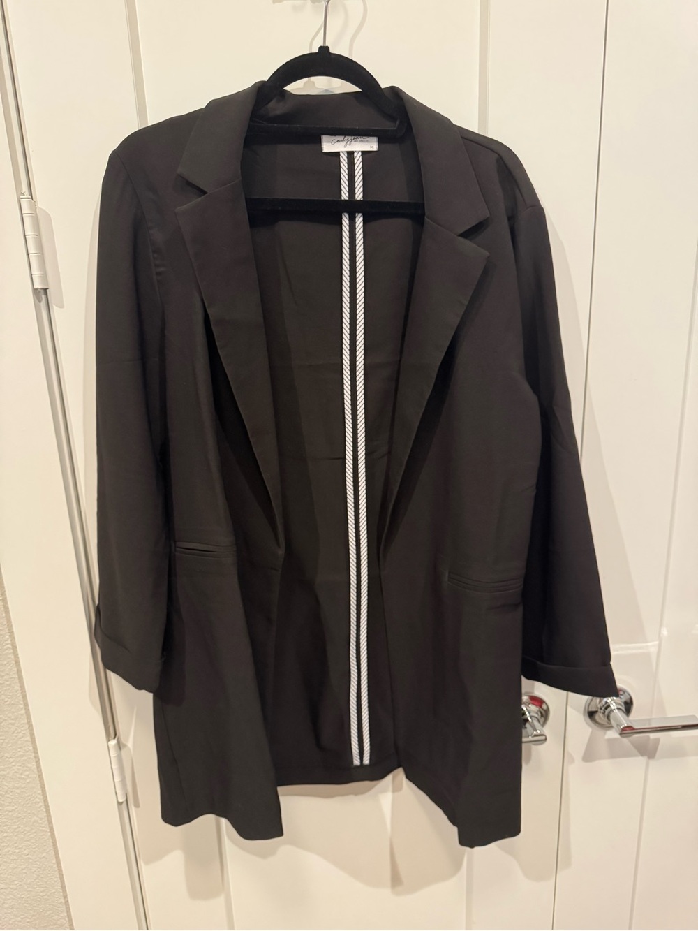 Carly Jean Los Angeles Black Open-Front Blazer